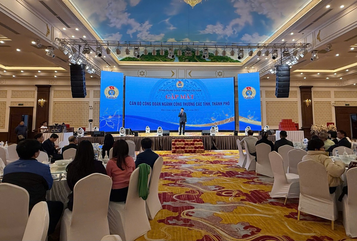 Ông Phan Văn Bản - Chủ tịch Công đoàn Công Thương Việt Nam phát biểu tại buổi gặp mặt Ông Phan Văn Bản - Chủ tịch Công đoàn Công Thương Việt Nam phát biểu tại buổi gặp mặt