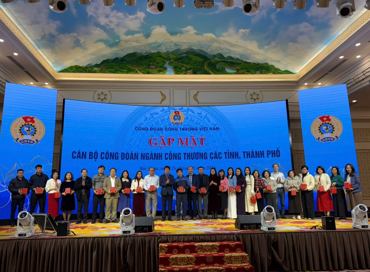 Lãnh đạo Công đoàn Công Thương Việt Nam tặng quà tri ân công đoàn các tỉnh, thành phố Lãnh đạo Công đoàn Công Thương Việt Nam tặng quà tri ân công đoàn các tỉnh, thành phố