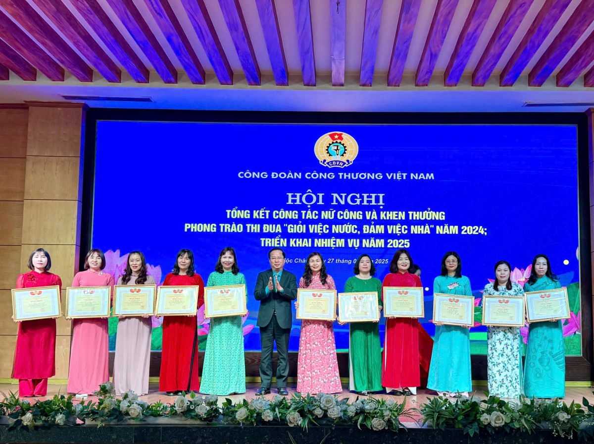 Biểu dương nữ công nhân lao động tiêu biểu Biểu dương nữ công nhân lao động tiêu biểu