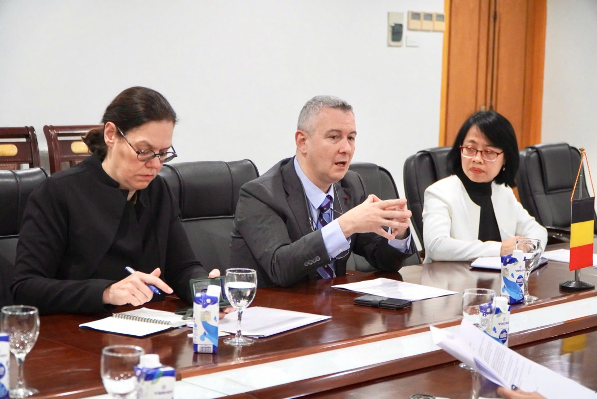 Đại sứ Bỉ tại Việt Nam Karl Van Den Bossche (ở giữa ảnh) phát biểu tại buổi làm việc. Ảnh: Huyền Trang Đại sứ Bỉ tại Việt Nam Karl Van Den Bossche (ở giữa ảnh) phát biểu tại buổi làm việc. Ảnh: Huyền Trang