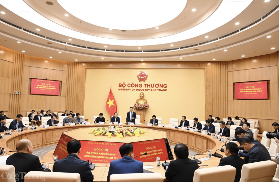 trình Bộ trưởng để trình cấp có thẩm quyền quyết định Ban hành hoặc sửa đổi, bổ sung Quy định chức năng, nhiệm vụ, quyền hạn và cơ cấu tổ chức của Bộ. Ảnh: Cấn Dũng trình Bộ trưởng để trình cấp có thẩm quyền quyết định Ban hành hoặc sửa đổi, bổ sung Quy định chức năng, nhiệm vụ, quyền hạn và cơ cấu tổ chức của Bộ. Ảnh: Cấn Dũng