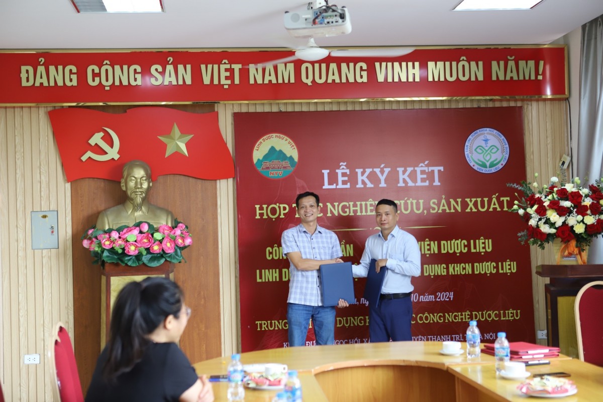 Lễ ký kết hợp tác nghiên cứu, sản xuất