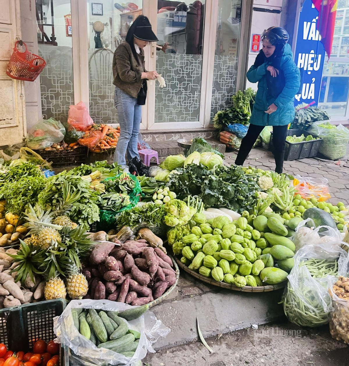 Rau xanh tăng giá trong đợt mưa rét kéo dài. Ảnh: Nguyễn Thanh
