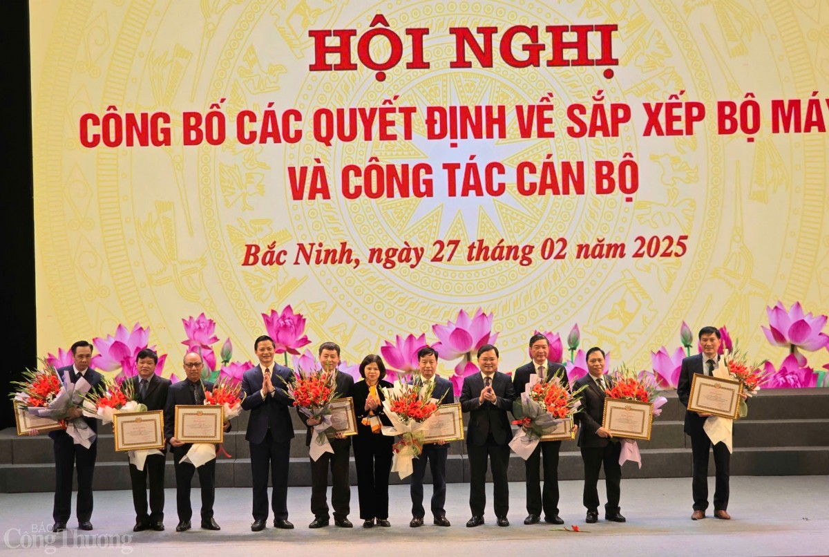 Bắc Ninh công bố các quyết định sắp xếp tổ chức bộ máy Bắc Ninh công bố các quyết định sắp xếp tổ chức bộ máy