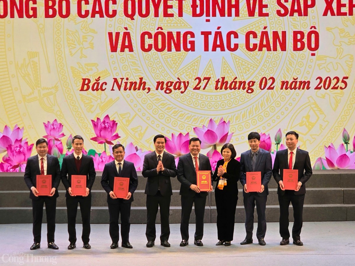 Bắc Ninh công bố các quyết định sắp xếp tổ chức bộ máy Bắc Ninh công bố các quyết định sắp xếp tổ chức bộ máy