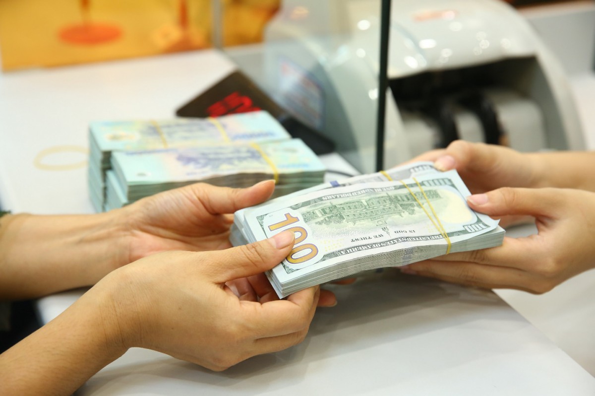 Nhu cầu chuyển tiền ra nước ngoài càng phổ biến