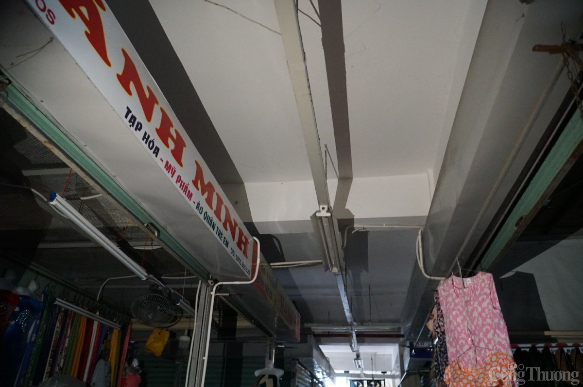 Công ty TNHH MTV Chợ Siêu thị Đà Nẵng đã cắt điện, nước của nhiều tiểu thương từ ngày 26/2 vì các tiểu thương không đồng ý đóng mức tiền thuê là 505.000 đồng/m2/tháng Công ty TNHH MTV Chợ Siêu thị Đà Nẵng đã cắt điện, nước của nhiều tiểu thương từ ngày 26/2 vì các tiểu thương không đồng ý đóng mức tiền thuê là 505.000 đồng/m2/tháng