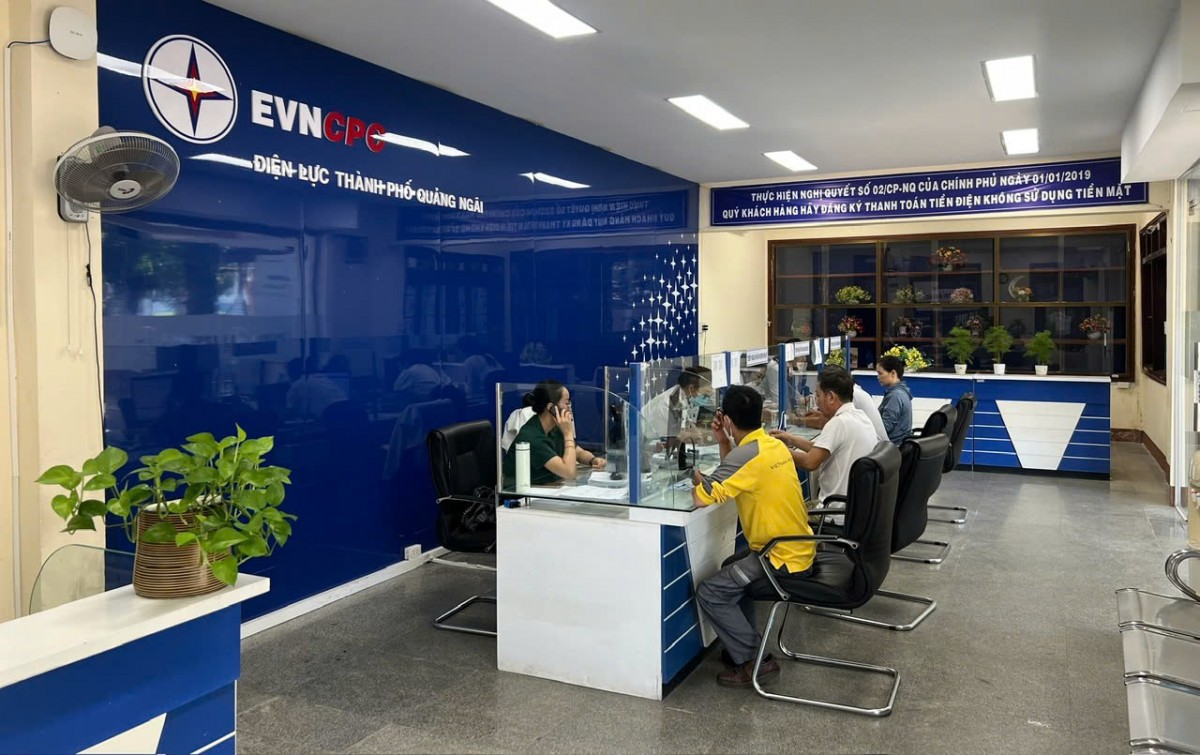 Chuyển đổi số nâng cao chất lượng điện và chất lượng dịch vụ tại Điện lực Quảng Ngãi (Ảnh: PC Quảng Ngãi) Chuyển đổi số nâng cao chất lượng điện và chất lượng dịch vụ tại Điện lực Quảng Ngãi (Ảnh: PC Quảng Ngãi)