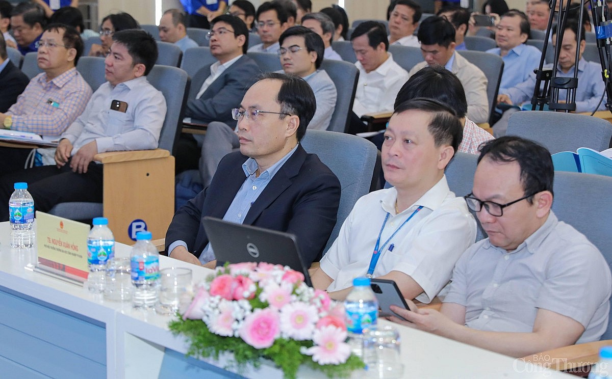 Thúc đẩy phát triển nguồn nhân lực vi mạch bán dẫn Thúc đẩy phát triển nguồn nhân lực vi mạch bán dẫn