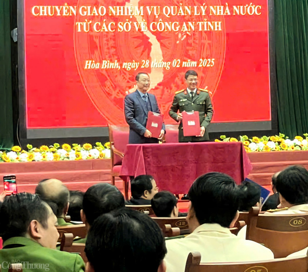 Hòa Bình: 123 cán bộ công an nhận quyết định luân chuyển