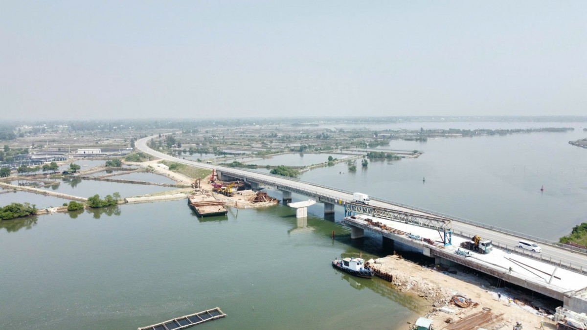 Một đoạn tuyến đường ven biển Võ Chí Công (tỉnh Quảng Nam) Một đoạn tuyến đường ven biển Võ Chí Công (tỉnh Quảng Nam)