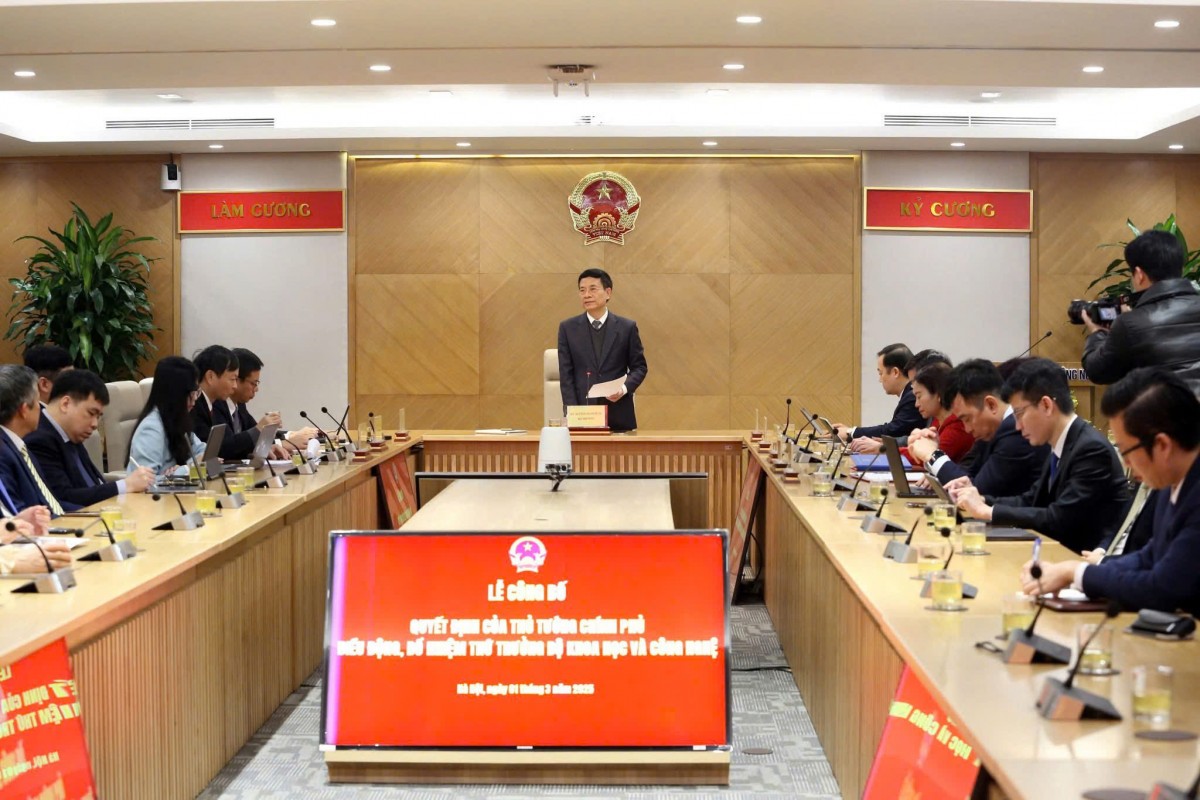 Bộ trưởng Nguyễn Mạnh Hùng