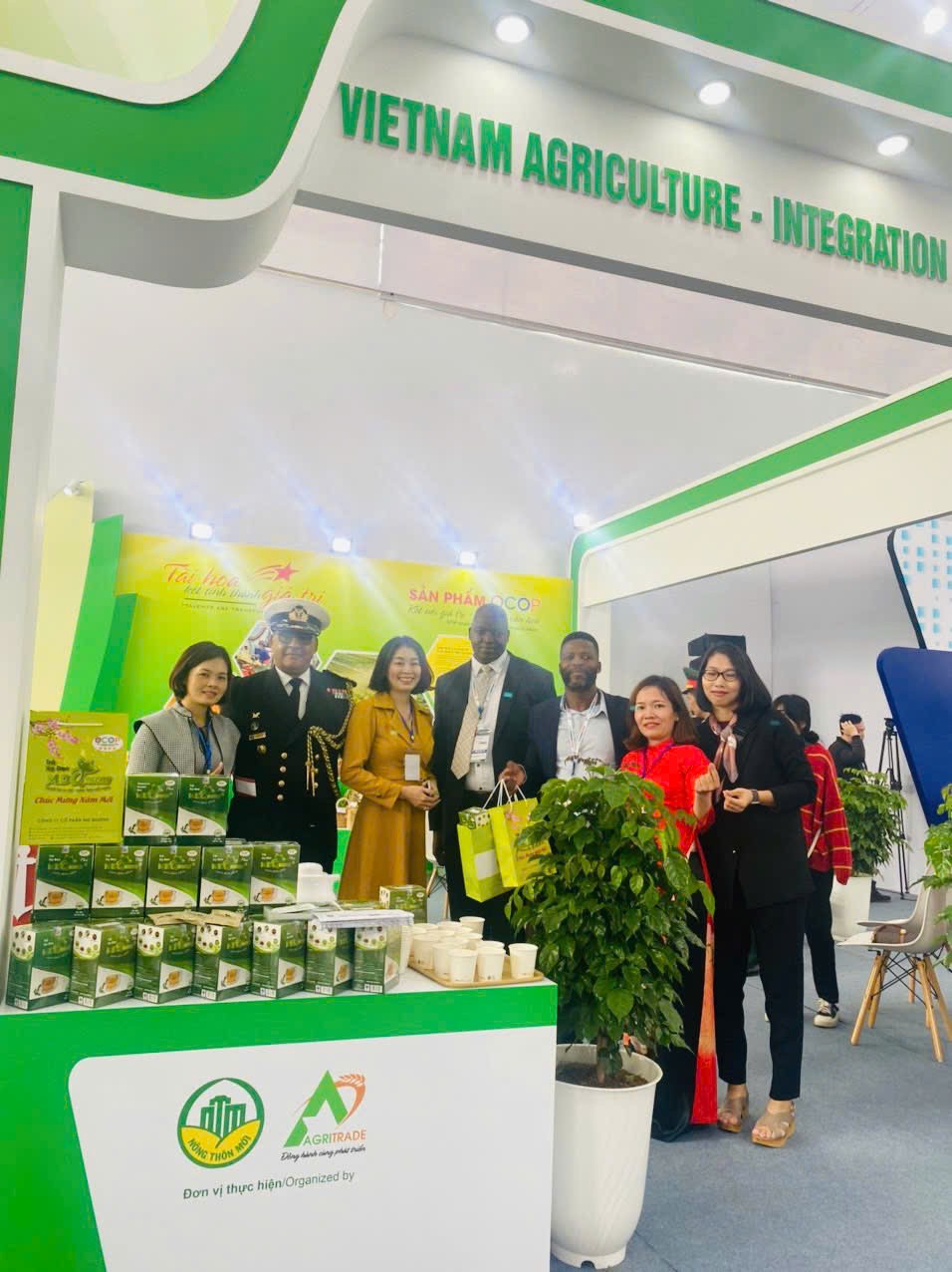 Doanh nghiệp nỗ lực giới thiệu sản phẩm đến người tiêu dùng Ảnh TH Doanh nghiệp nỗ lực giới thiệu sản phẩm đến người tiêu dùng Ảnh TH