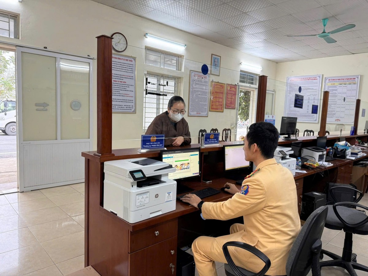 Ghi nhận ngày đầu cấp đổi giấy phép lái xe ở Hòa Bình Ghi nhận ngày đầu cấp đổi giấy phép lái xe ở Hòa Bình
