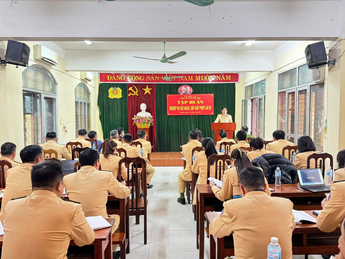 Ghi nhận ngày đầu cấp đổi giấy phép lái xe ở Hòa Bình Ghi nhận ngày đầu cấp đổi giấy phép lái xe ở Hòa Bình