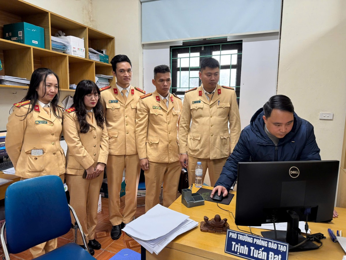 Ghi nhận ngày đầu cấp đổi giấy phép lái xe ở Hòa Bình Ghi nhận ngày đầu cấp đổi giấy phép lái xe ở Hòa Bình