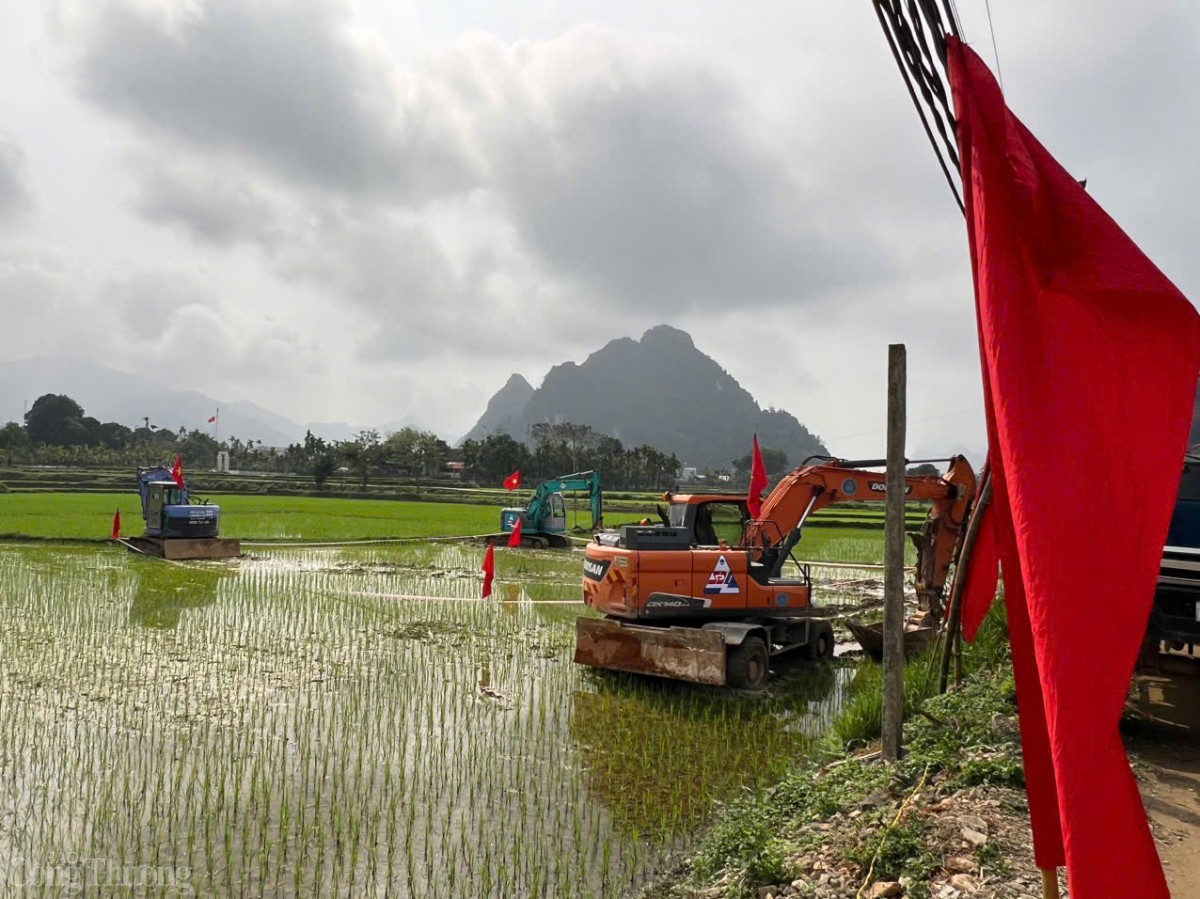 Chùm ảnh khởi công thi công dự án đường dây 500kV Lào Cai- Vĩnh Yên Chùm ảnh khởi công thi công dự án đường dây 500kV Lào Cai- Vĩnh Yên