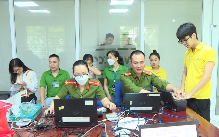 Công an tỉnh Thái Bình thực hiện các thủ cục cấp Căn cước cho người dân trên địa bàn
