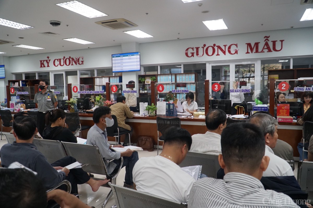 Mọi hoạt động tại bộ phận một cửa trung tâm hành chính thành phố Đà Nẵng hoạt động ổn định, thông suốt trong ngày đầu làm việc chính thức 