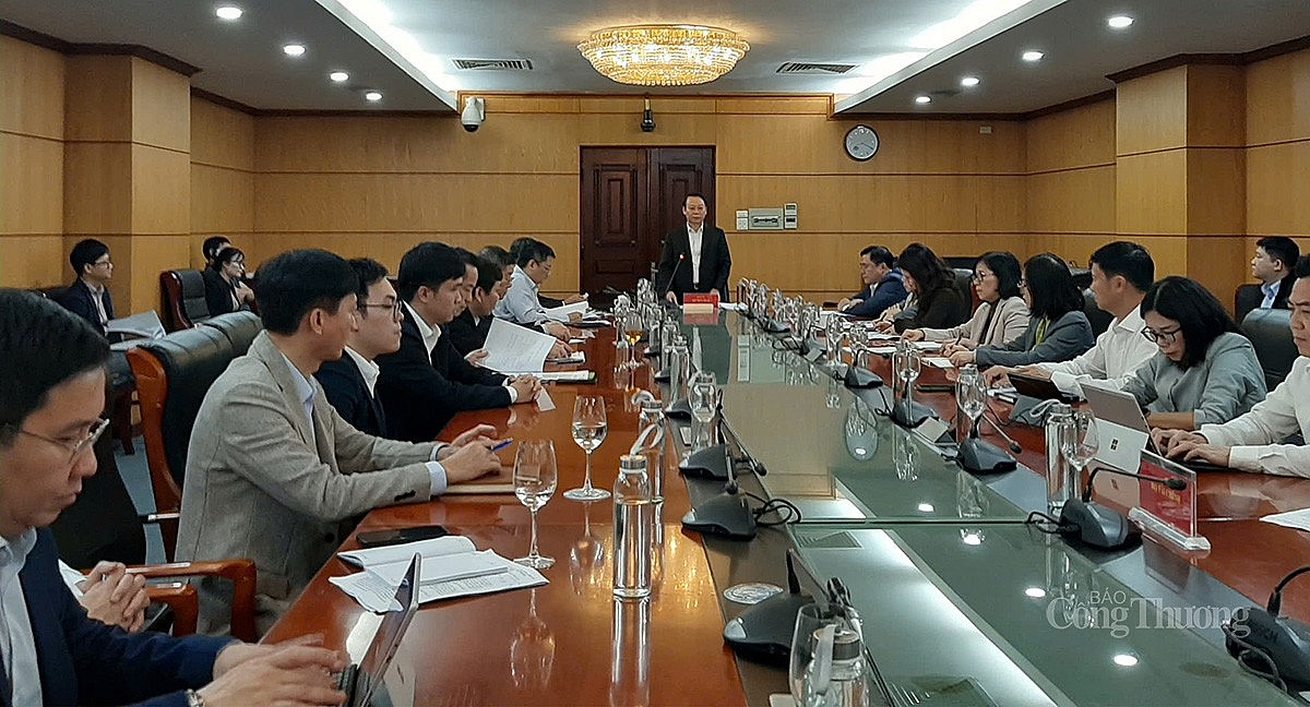 Sáng 4/3, Bộ Nông nghiệp và Môi trường tổ chức cuộc Họp về tình hình sản xuất và tiêu thụ lúa gạo Đồng bằng sông Cửu Long. Sáng 4/3, Bộ Nông nghiệp và Môi trường tổ chức cuộc Họp về tình hình sản xuất và tiêu thụ lúa gạo Đồng bằng sông Cửu Long.