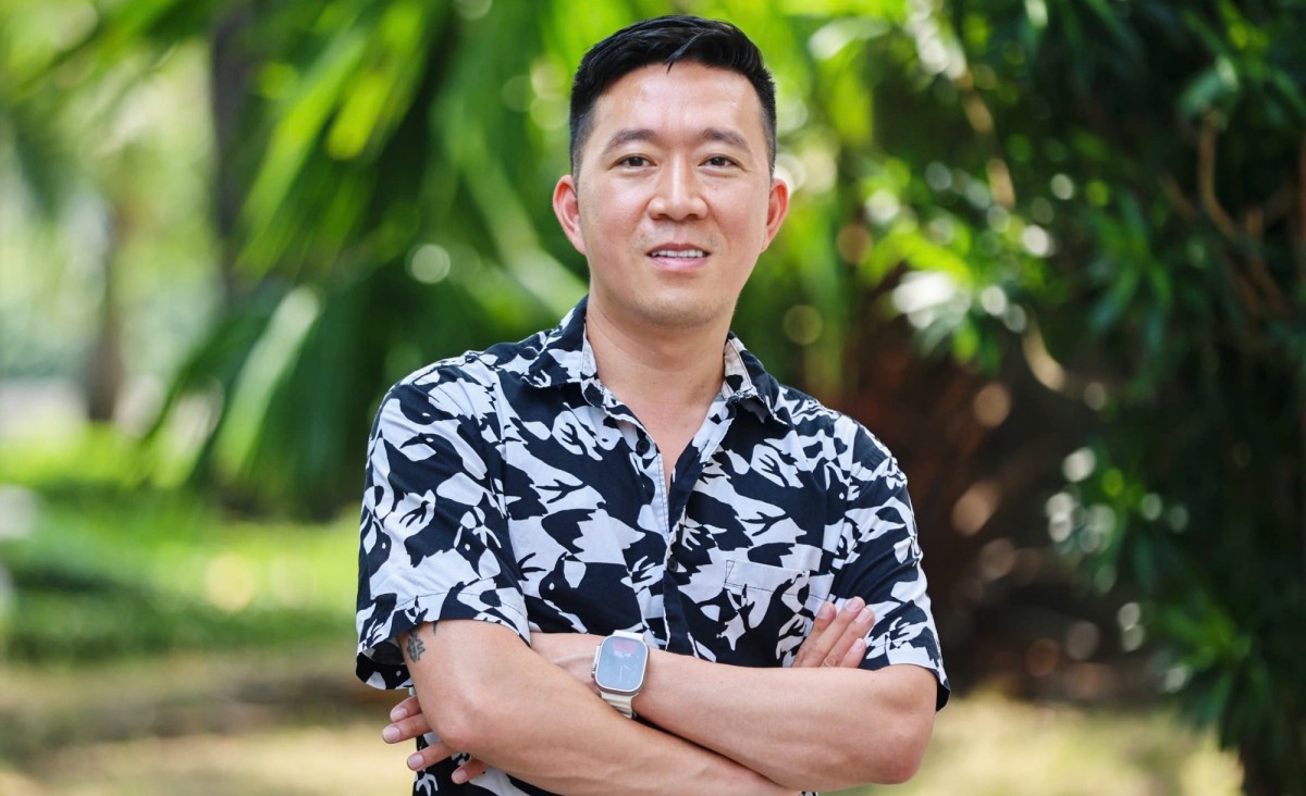 Hoàng Nam là đạo diễn đầu tiên có mặt trên “Đối thoại 360” của Báo Công Thương, mang đến những chia sẻ độc quyền về hành trình làm phim điện ảnh đầy thử thách. Hoàng Nam là đạo diễn đầu tiên có mặt trên “Đối thoại 360” của Báo Công Thương, mang đến những chia sẻ độc quyền về hành trình làm phim điện ảnh đầy thử thách.