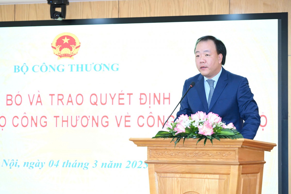 Cục trưởng Cục Quản lý và Phát triển thị trường trong nước Trần Hữu Linh phát biểu tại hội nghị. Ảnh: Cấn Dũng