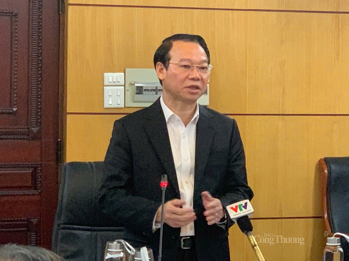 Bộ trưởng Bộ Nông nghiệp và Môi trưởng Đỗ Đức Duy phát biểu tại cuộc họp Bộ trưởng Bộ Nông nghiệp và Môi trưởng Đỗ Đức Duy phát biểu tại cuộc họp