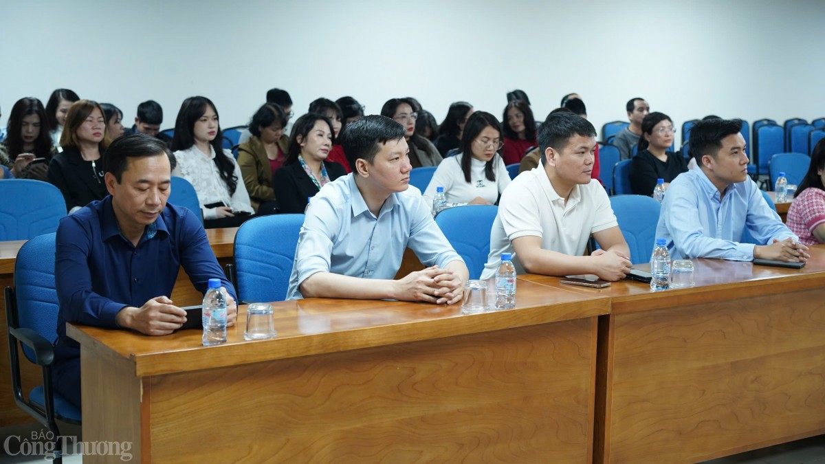 Hội nghị Công bố và trao các quyết định điều động, bổ nhiệm trưởng, phó nhân sự các đơn vị. Ảnh Quốc Chuyển Hội nghị Công bố và trao các quyết định điều động, bổ nhiệm trưởng, phó nhân sự các đơn vị. Ảnh Quốc Chuyển