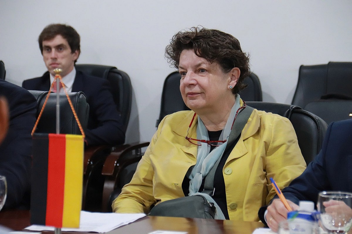 Thứ trưởng Nguyễn Hoàng Long làm việc với Đại sứ Đức Thứ trưởng Nguyễn Hoàng Long làm việc với Đại sứ Đức