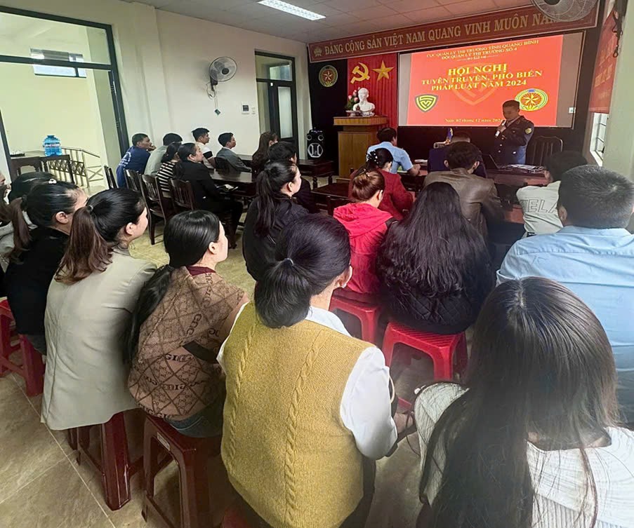 Một buổi tuyên truyền phổ biến pháp luật, đảm bảo quyền lợi người tiêu dùng tại Quảng Bình (Ảnh: Hoàng Cường) Một buổi tuyên truyền phổ biến pháp luật, đảm bảo quyền lợi người tiêu dùng tại Quảng Bình (Ảnh: Hoàng Cường)