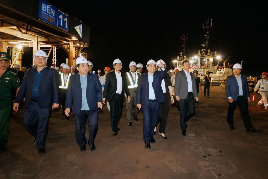 Thủ tướng Phạm Minh Chính thăm Khu liên hợp sản xuất gang thép Hòa Phát Dung Quất thuộc Tập đoàn Hòa Phát Thủ tướng Phạm Minh Chính thăm Khu liên hợp sản xuất gang thép Hòa Phát Dung Quất thuộc Tập đoàn Hòa Phát