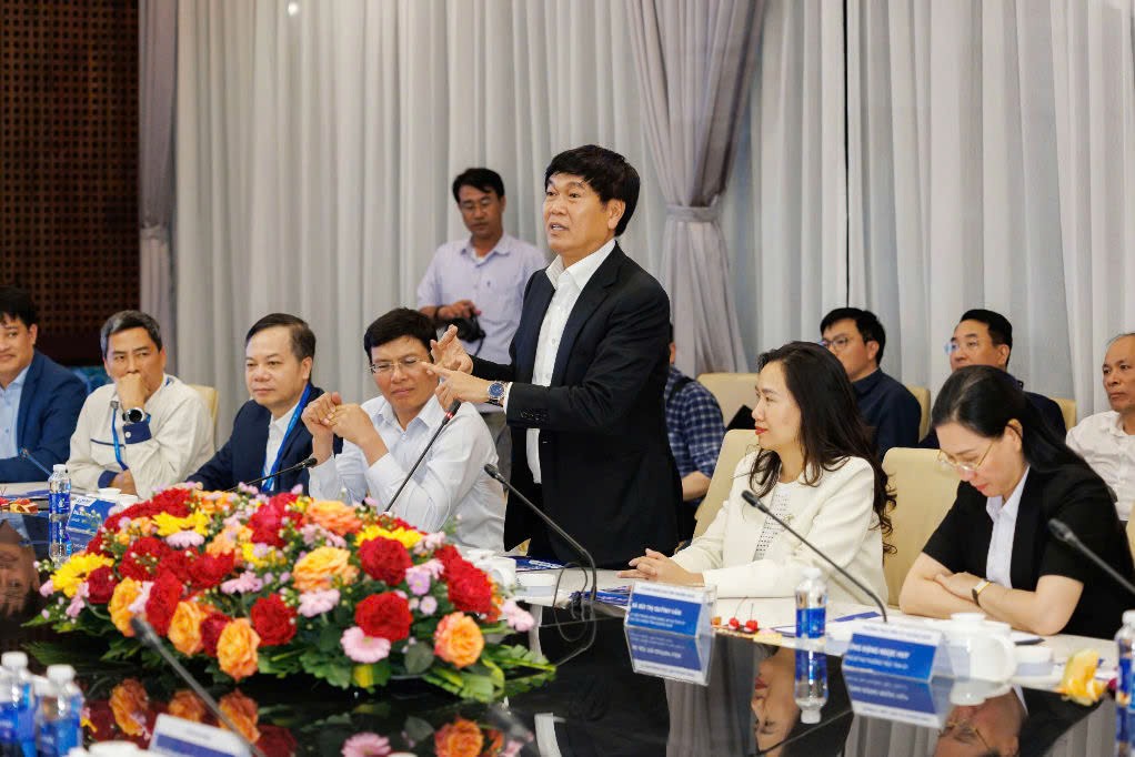 Chủ tịch Tập đoàn Hòa Phát Trần Đình Long phát biểu báo cáo Thủ tướng Chính phủ Phạm Minh Chính Chủ tịch Tập đoàn Hòa Phát Trần Đình Long phát biểu báo cáo Thủ tướng Chính phủ Phạm Minh Chính