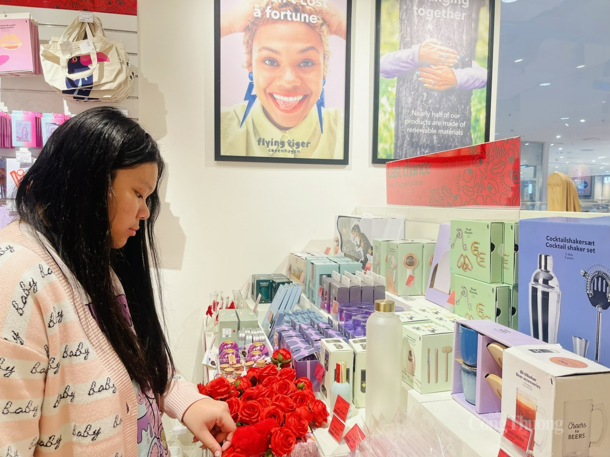 Thêm nhiều sự lựa chọn cho chị em với các đồ gia dụng, văn phòng phẩm thiết yếu. Ảnh: Nguyễn Thanh Thêm nhiều sự lựa chọn cho chị em với các đồ gia dụng, văn phòng phẩm thiết yếu. Ảnh: Nguyễn Thanh