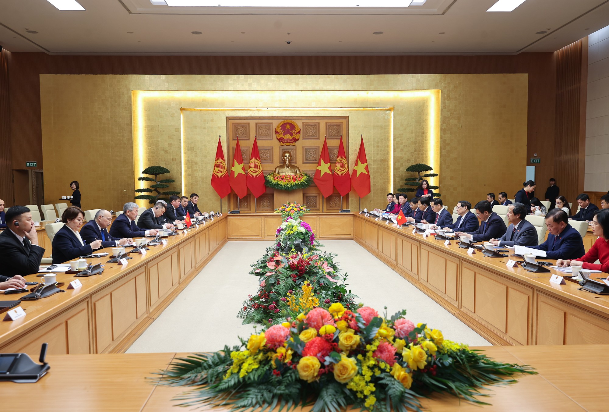 Bộ trưởng Nguyễn Hồng Diên tham gia đón Thủ tướng Kyrgyzstan Bộ trưởng Nguyễn Hồng Diên tham gia đón Thủ tướng Kyrgyzstan