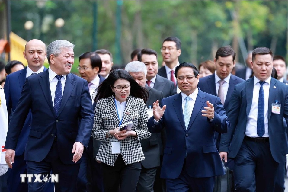 Bộ trưởng Nguyễn Hồng Diên tham gia đón Thủ tướng Kyrgyzstan Bộ trưởng Nguyễn Hồng Diên tham gia đón Thủ tướng Kyrgyzstan