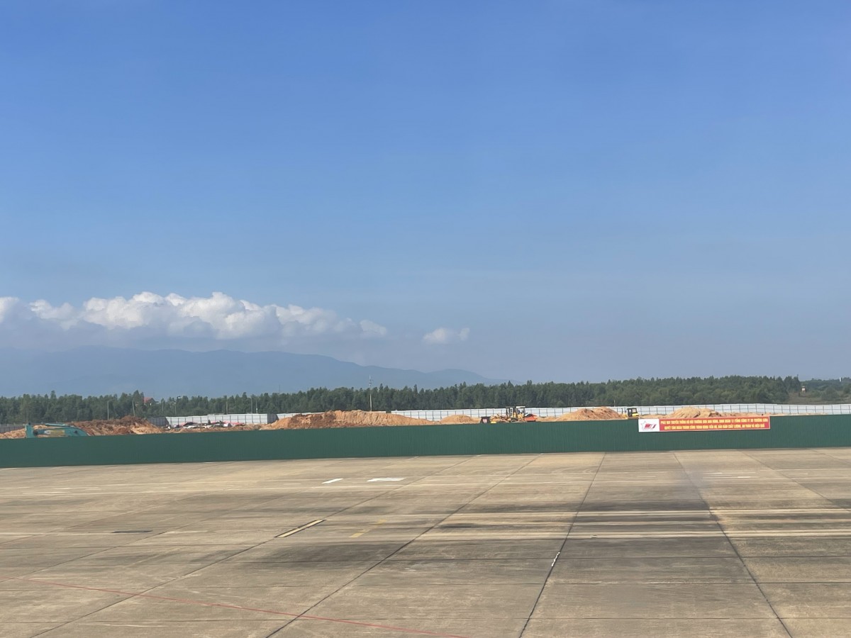 dự án “Xây dựng Nhà ga hành khách T2 và mở rộng sân đỗ máy bay – Cảng hàng không Đồng Hới (Ảnh: Thành Long)