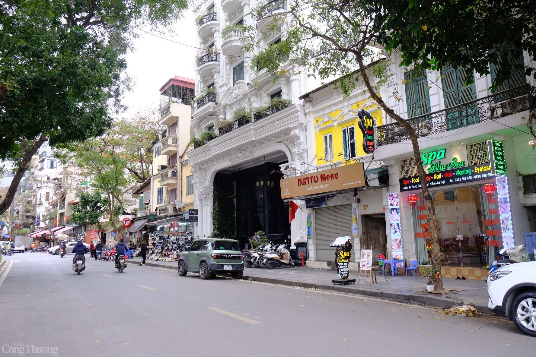 Theo kết luận của lãnh đạo UBND TP. Hà Nội, Thủ đô sẽ tạo điều kiện, chỉ đạo các sở, ngành thành phố khẩn trương hỗ trợ cho các tổ chức, đơn vị và các hộ dân nằm trong ranh giới nghiên cứu quy hoạch, dự án đầu tư trong việc xác định các khu vực bố trí, xây dựng lại cơ quan, trụ sở, bố trí diện tích làm việc thay thế, dự án tái định cư (đối với các hộ dân). Ảnh: Lê An