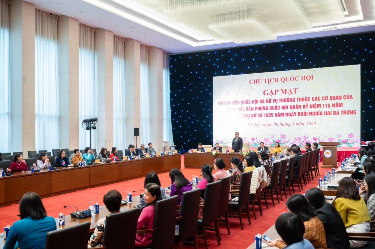 undefined Chủ tịch Quốc hội mong nữ đại biểu tiếp tục phát huy