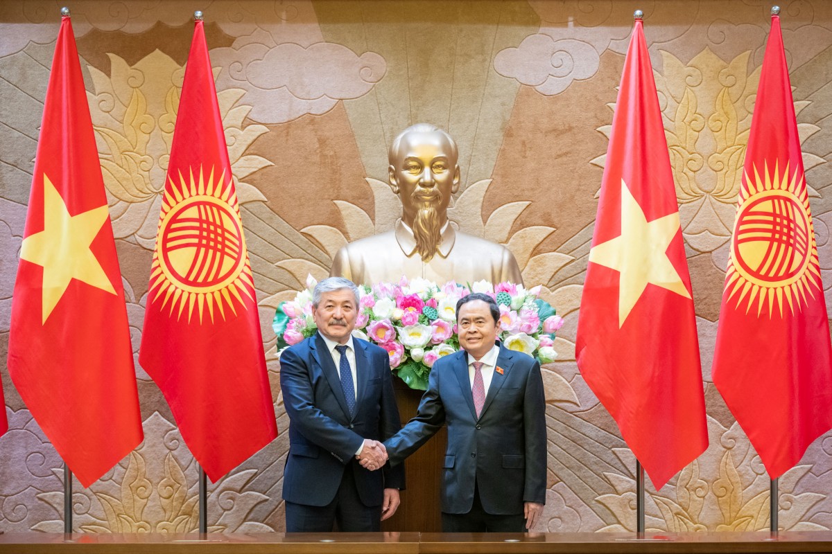Chủ tịch Quốc hội Trần Thanh Mẫn hội kiến Thủ tướng Cộng hòa Kyrgyzstan Adylbek Kasimalyev Chủ tịch Quốc hội Trần Thanh Mẫn hội kiến Thủ tướng Cộng hòa Kyrgyzstan Adylbek Kasimalyev