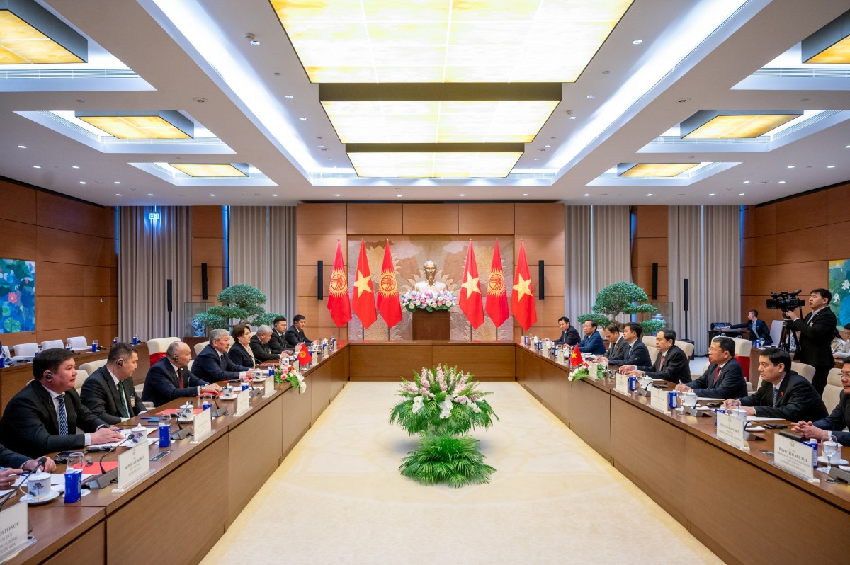 Chủ tịch Quốc hội Trần Thanh Mẫn hội kiến Thủ tướng Cộng hòa Kyrgyzstan Adylbek Kasimalyev Chủ tịch Quốc hội Trần Thanh Mẫn hội kiến Thủ tướng Cộng hòa Kyrgyzstan Adylbek Kasimalyev