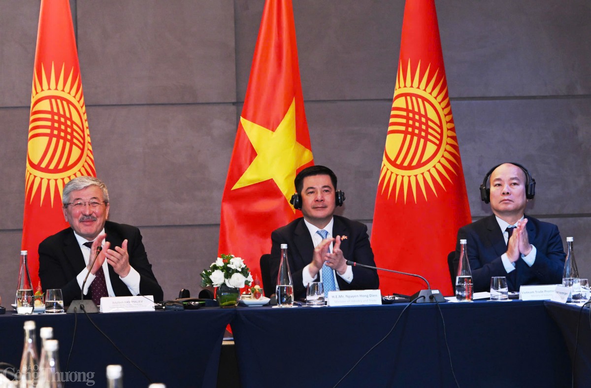 Chùm ảnh: Thủ tưởng Kyrgyzstan gặp mặt doanh nghiệp Việt Nam
