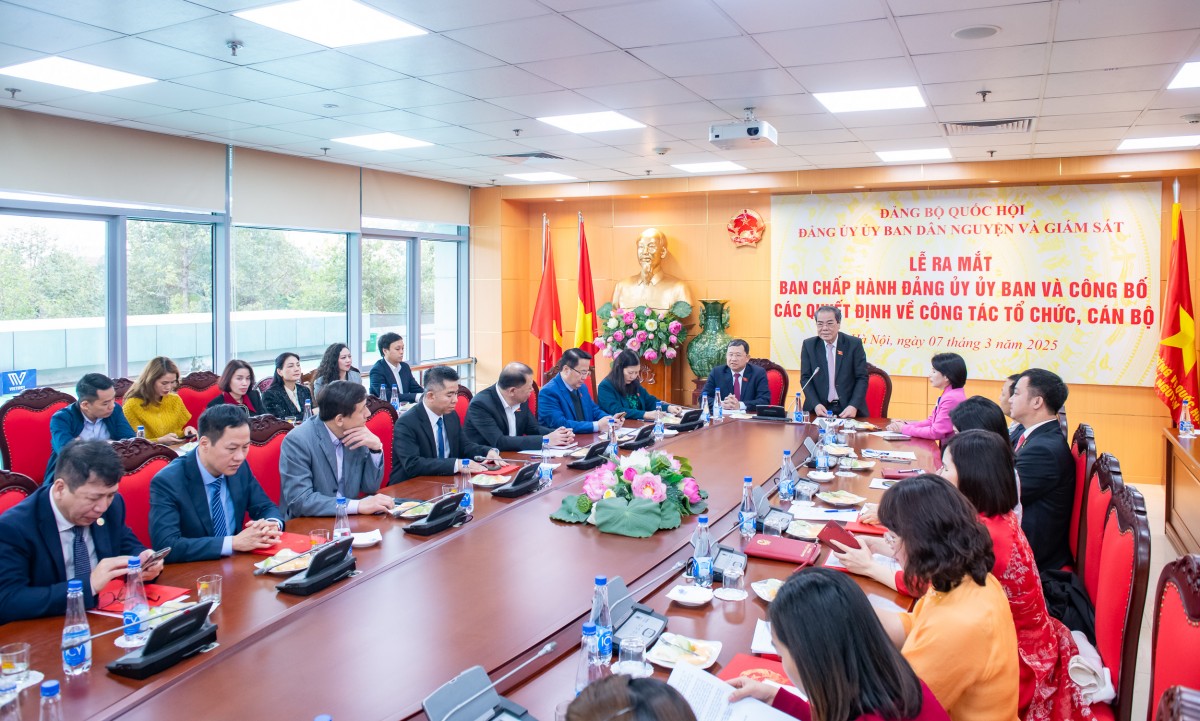 Đảng ủy Ủy ban Dân nguyện và Giám sát tổ chức Lễ ra mắt Ban Chấp hành Đảng ủy và công bố các quyết định về công tác tổ chức, cán bộ Đảng ủy Ủy ban Dân nguyện và Giám sát tổ chức Lễ ra mắt Ban Chấp hành Đảng ủy và công bố các quyết định về công tác tổ chức, cán bộ