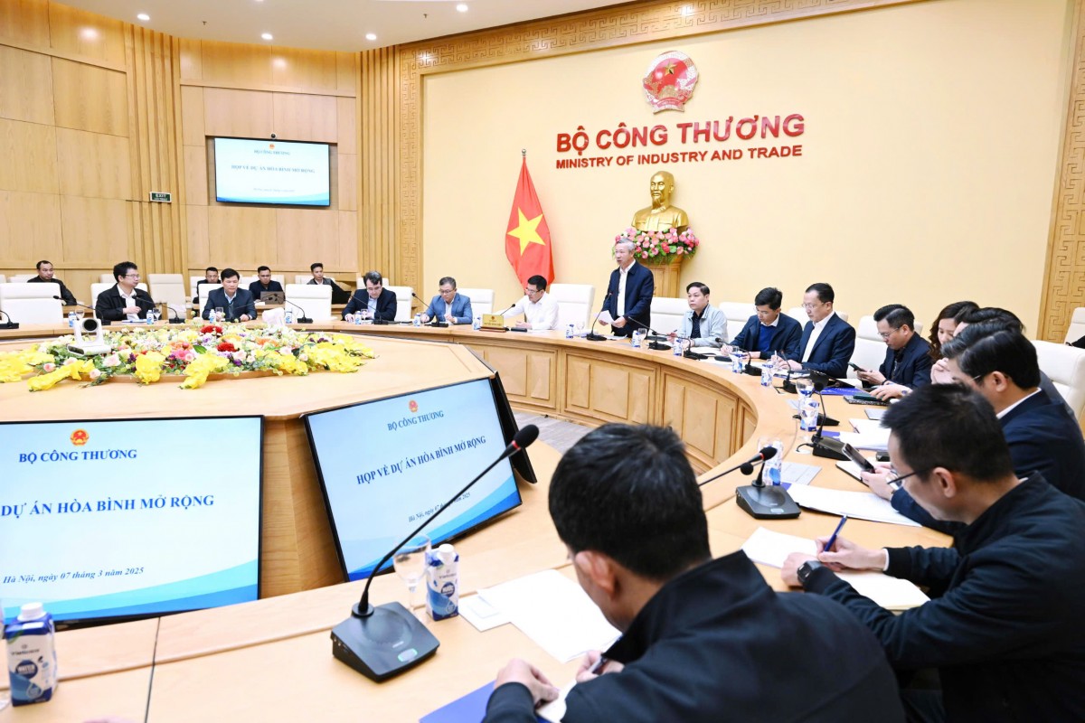 Bộ trưởng Nguyễn Hồng Diên chủ trì họp về dự án thuỷ điện Hoà Bình mở rộng Bộ trưởng Nguyễn Hồng Diên chủ trì họp về dự án thuỷ điện Hoà Bình mở rộng