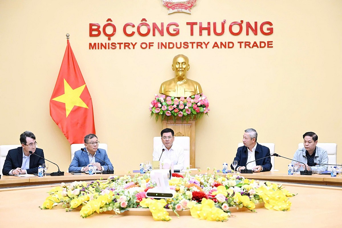 Bộ trưởng Nguyễn Hồng Diên họp về dự án thuỷ điện Hoà Bình mở rộng Bộ trưởng Nguyễn Hồng Diên họp về dự án thuỷ điện Hoà Bình mở rộng