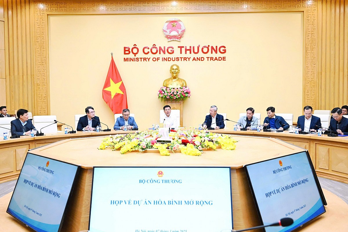 Bộ trưởng Nguyễn Hồng Diên họp về dự án thuỷ điện Hoà Bình mở rộng Bộ trưởng Nguyễn Hồng Diên họp về dự án thuỷ điện Hoà Bình mở rộng