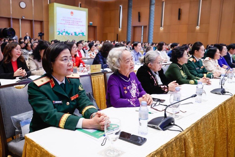 Các đại biểu nữ Anh hùng lao động tham dự buổi gặp - Ảnh: Dương Giang/TTXVN Các đại biểu nữ Anh hùng lao động tham dự buổi gặp - Ảnh: Dương Giang/TTXVN