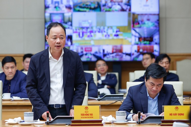 Chủ tịch UBND tỉnh Lâm Đồng Trần Hồng Thái phát biểu tại phiên họp - Ảnh: VGP/Nhật Bắc Chủ tịch UBND tỉnh Lâm Đồng Trần Hồng Thái phát biểu tại phiên họp - Ảnh: VGP/Nhật Bắc