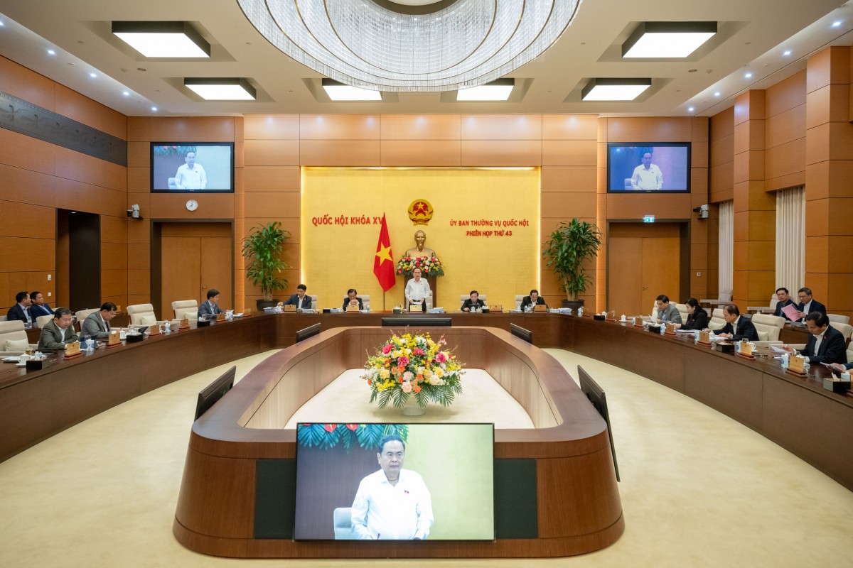 phiên họp thứ 43 của Ủy ban Thường vụ Quốc hội phiên họp thứ 43 của Ủy ban Thường vụ Quốc hội