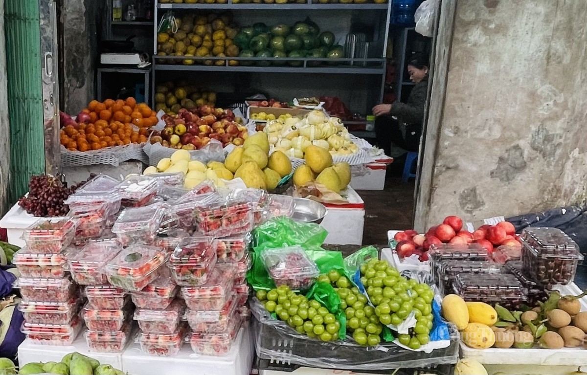 Từ chợ mạng đến chợ truyền thống đều tràn ngập nho sữa giá 'sập sàn'. Ảnh: Nguyễn Thanh Từ chợ mạng đến chợ truyền thống đều tràn ngập nho sữa giá 'sập sàn'. Ảnh: Nguyễn Thanh