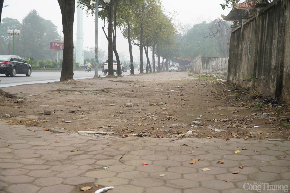 Hà Nội: Nhiều vỉa hè nghi bị cày xới